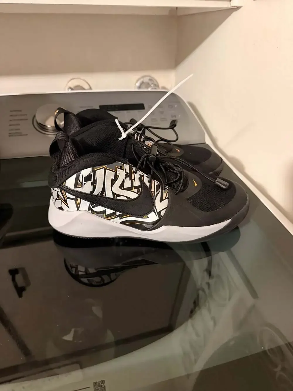 Nike Team Hustle D 9 GS Graffiti Basketball Shoes Black Youth Size 5Y CQ3705-001